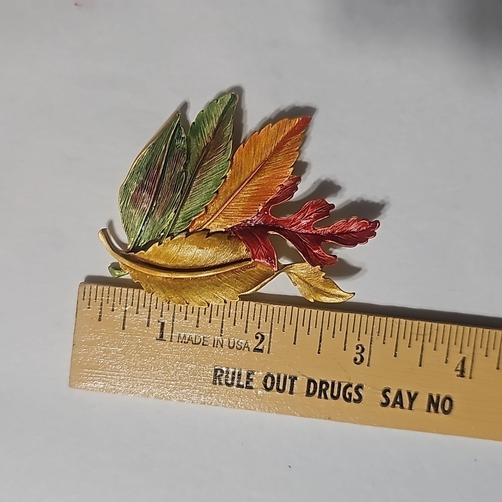 Jonathan Large Fall Brooch - Picture 7 of 7